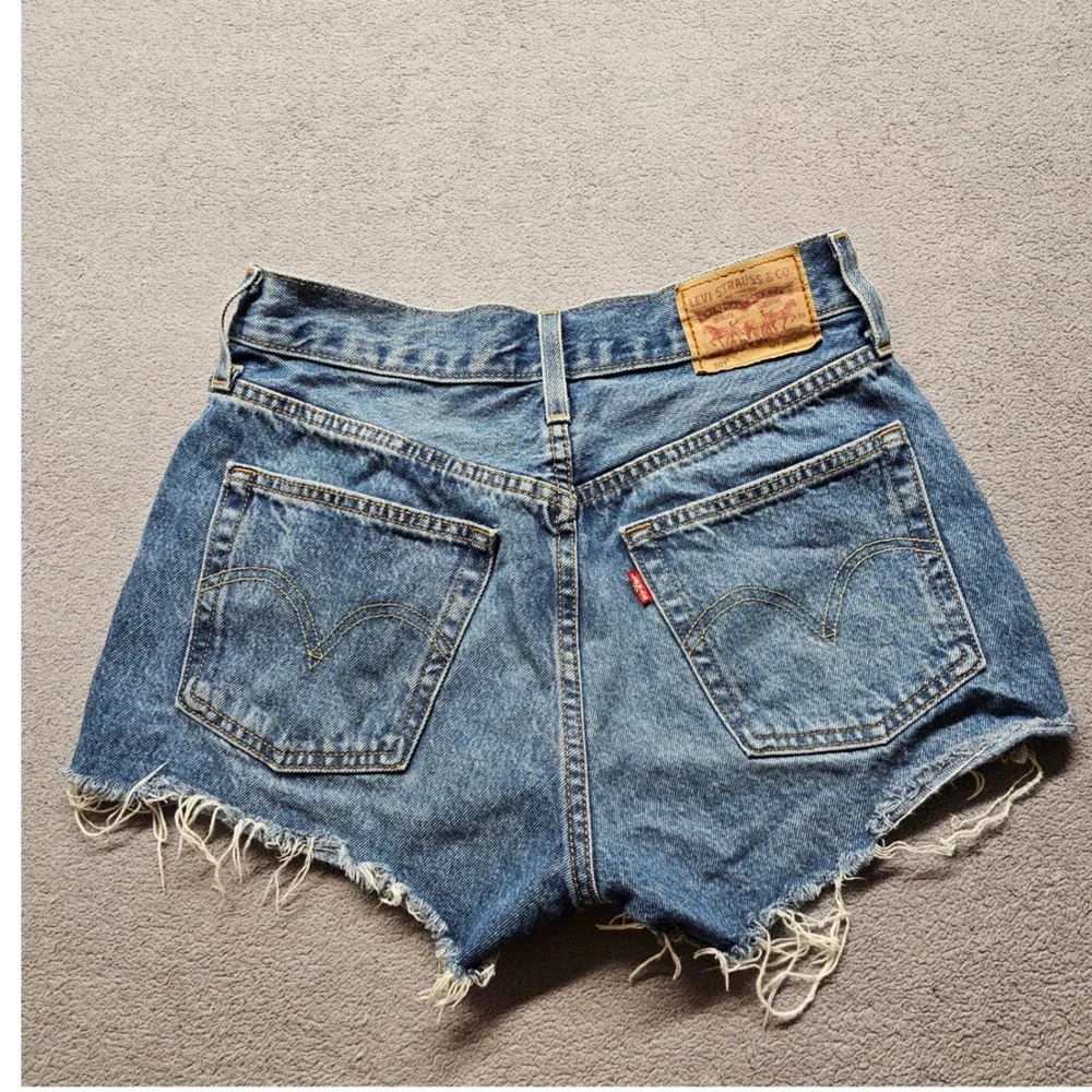 Levi 501 Original Cut Off Denim Shorts Womens Size 26 Blue Distressed High Rise